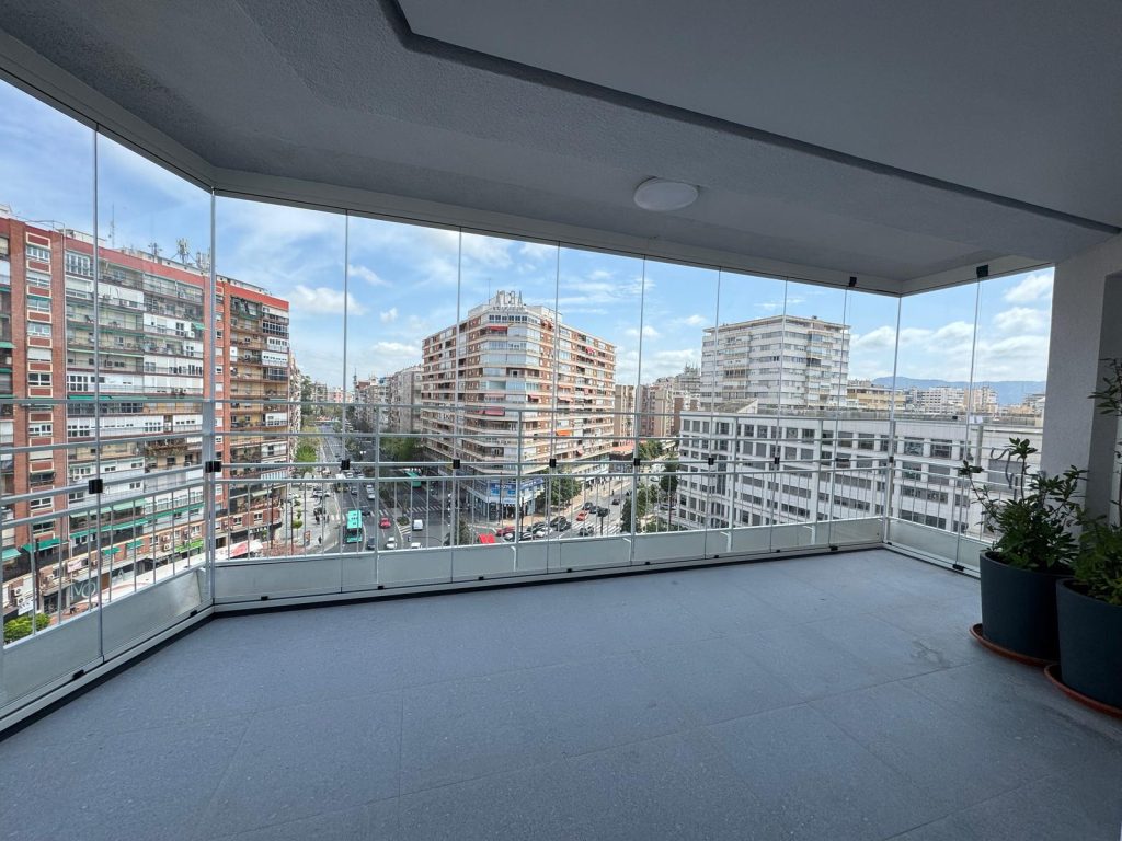 Cómo cerrar tu terraza del ático sin perder la armonía con tu vivienda - OpenKlose, Especialistas en Cerramientos Cómo cerrar tu terraza del ático sin perder la armonía con tu vivienda